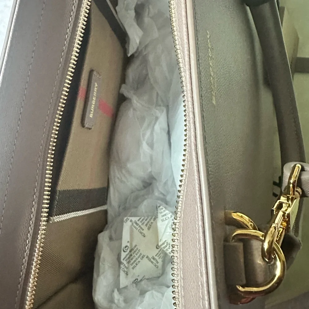 Burberry Beige Leather Tote Bag - Picture 5 of 7